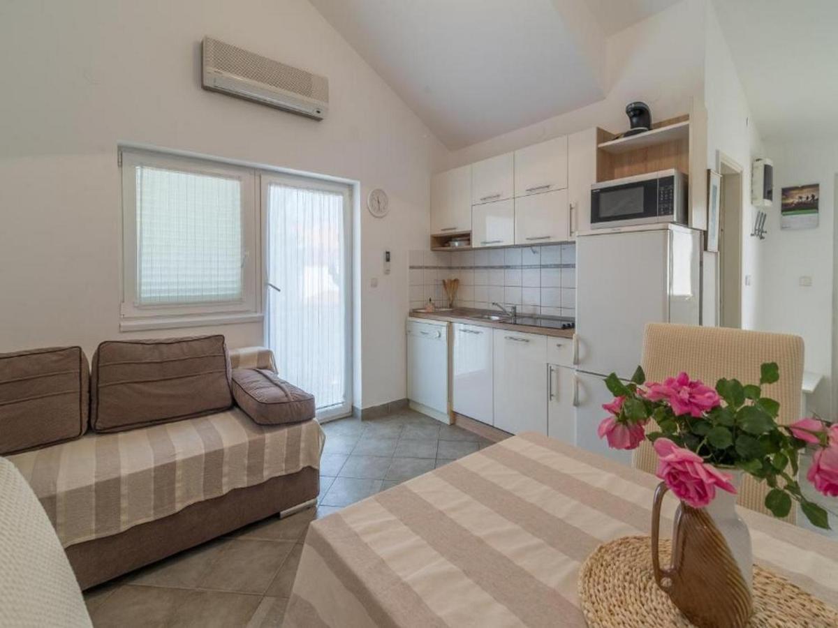 Apartmani Lucia Biograd Biograd Na Moru Exteriör bild