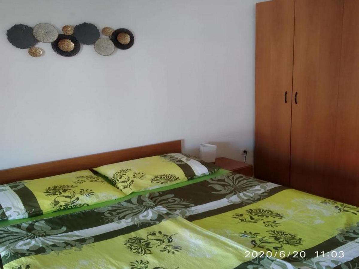 Apartmani Lucia Biograd Biograd Na Moru Exteriör bild