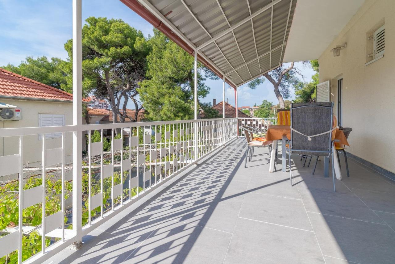 Apartmani Lucia Biograd Biograd Na Moru Exteriör bild