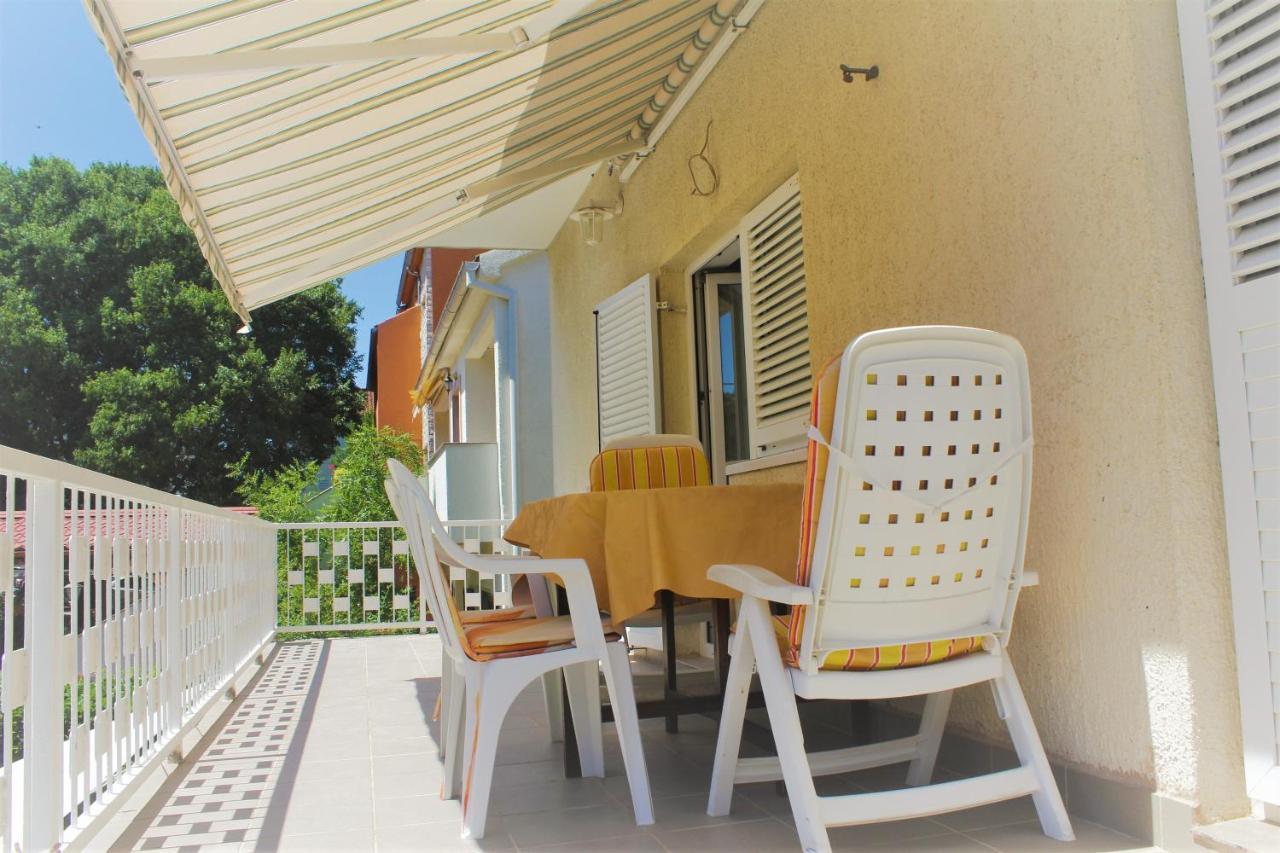 Apartmani Lucia Biograd Biograd Na Moru Exteriör bild