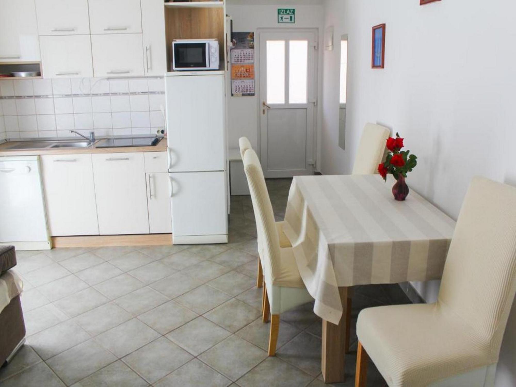 Apartmani Lucia Biograd Biograd Na Moru Rum bild