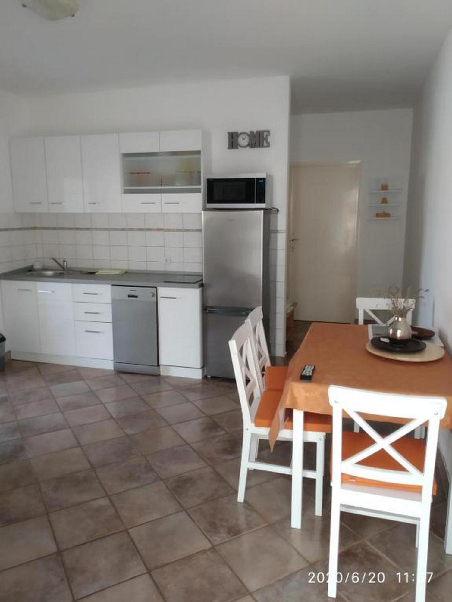 Apartmani Lucia Biograd Biograd Na Moru Rum bild